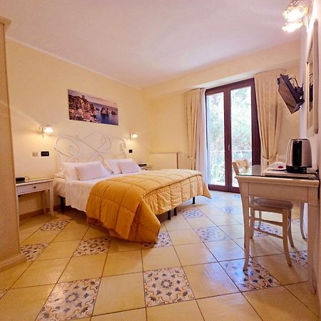 Hotel Cala Marina カステッランマーレ・デル・ゴルフォ エクステリア 写真