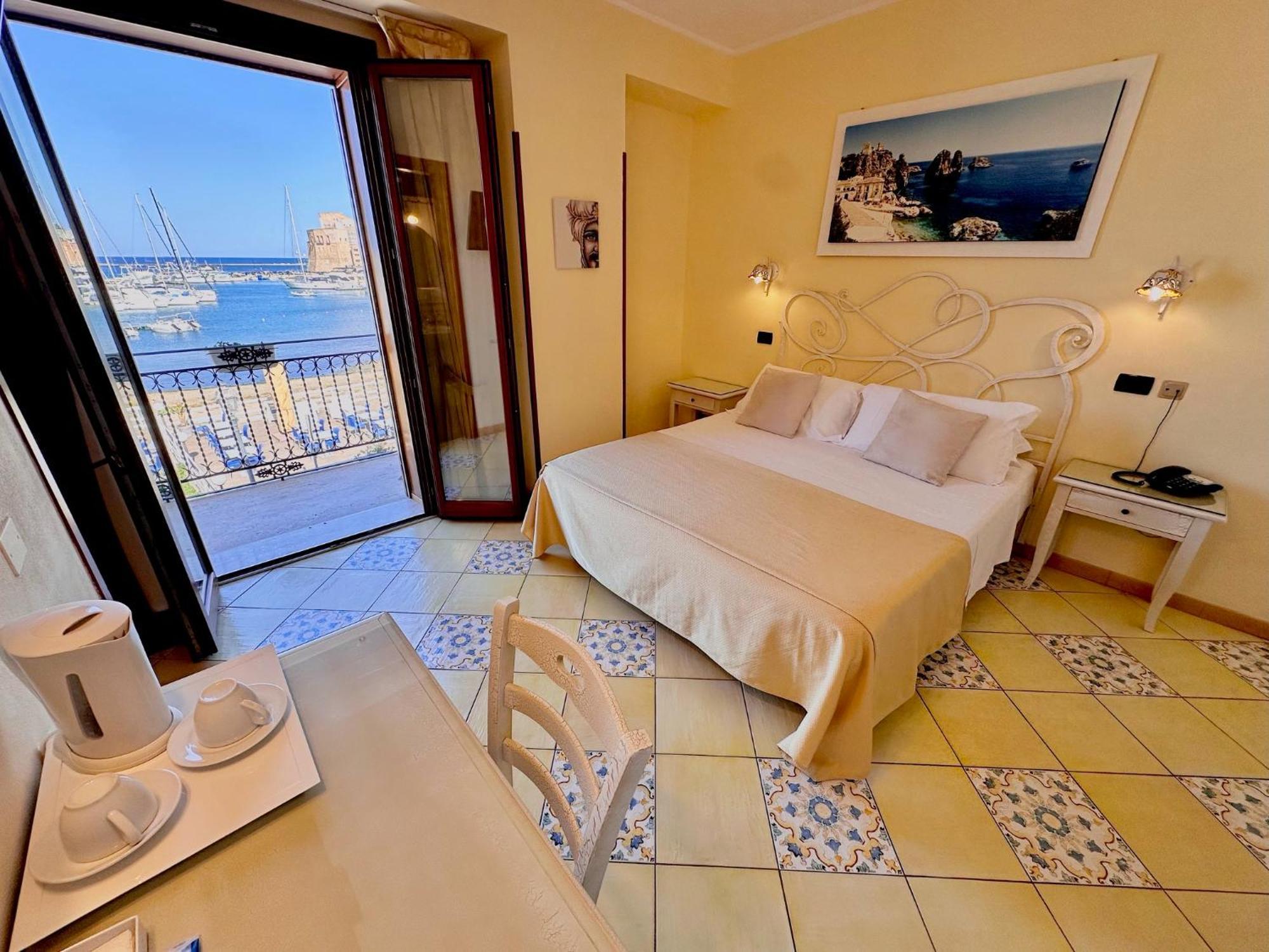 Hotel Cala Marina カステッランマーレ・デル・ゴルフォ エクステリア 写真