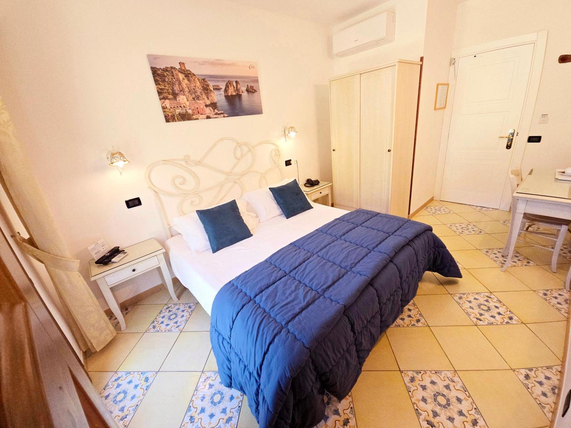 Hotel Cala Marina カステッランマーレ・デル・ゴルフォ エクステリア 写真