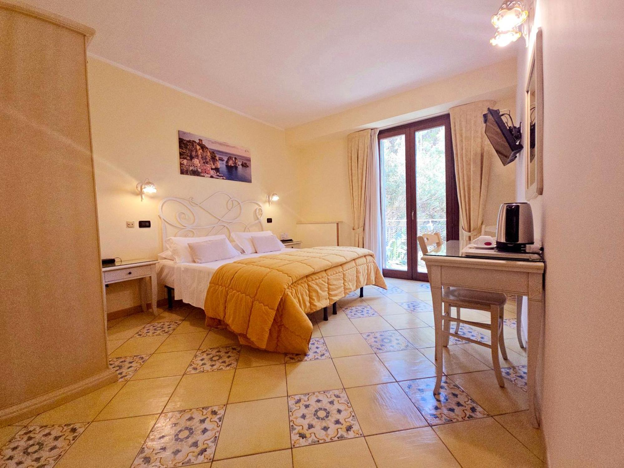 Hotel Cala Marina カステッランマーレ・デル・ゴルフォ エクステリア 写真